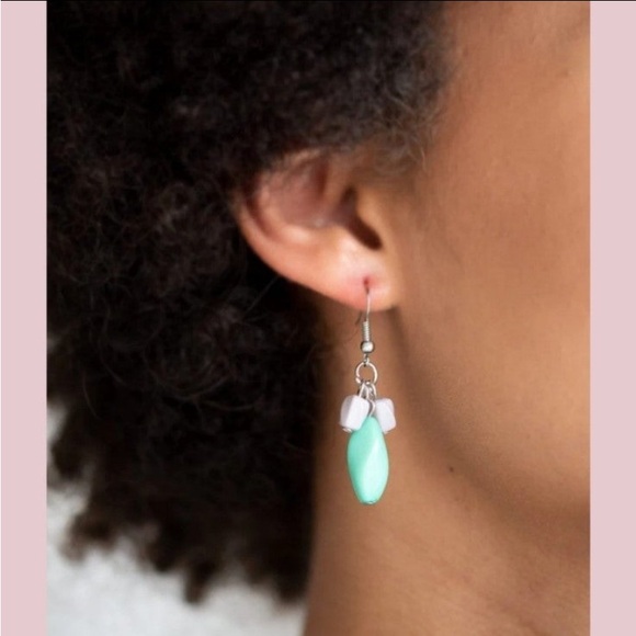 Paparazzi necklace and earring set. NWT - Picture 3 of 6